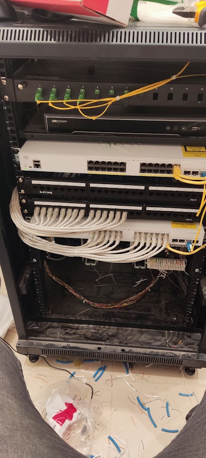 تركيب شبكات كمبيوتر للشركات باستخدام كابلات Cat6